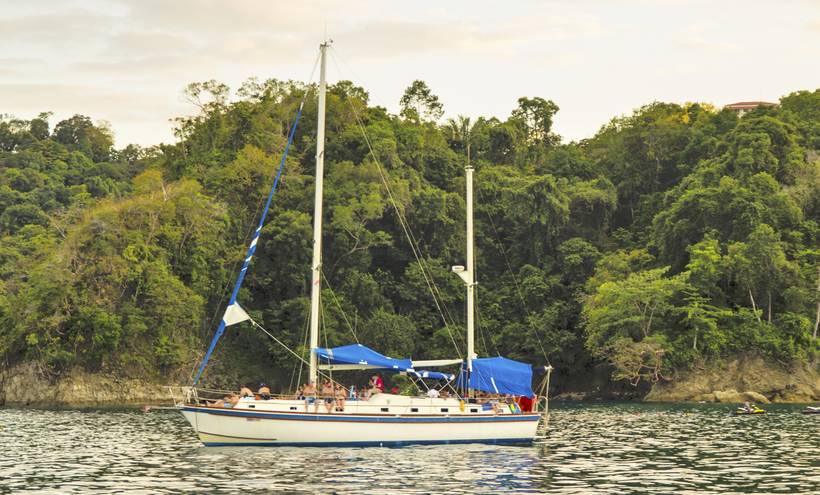 sailboat tour Manuel Antonio Costa Rica