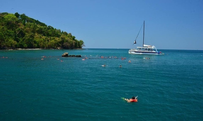 private catamaran boat cruise in Manuel Antonio Costa Rica
